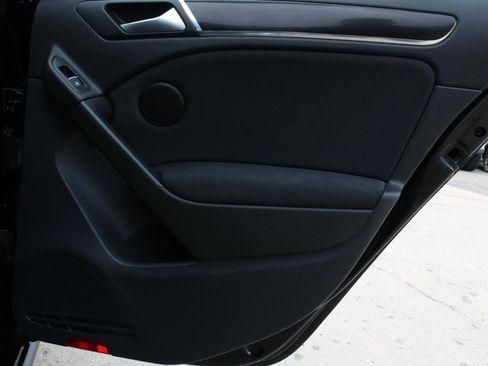 Used 2013 Volkswagen Golf 4-Door FWD image 42