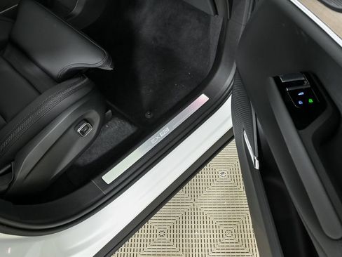 New 2025 Volvo EX90 Plus w/ Protection Package Premier image 26