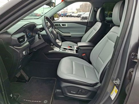 Used 2021 Ford Explorer XLT w/ Equipment Group 202A image 14