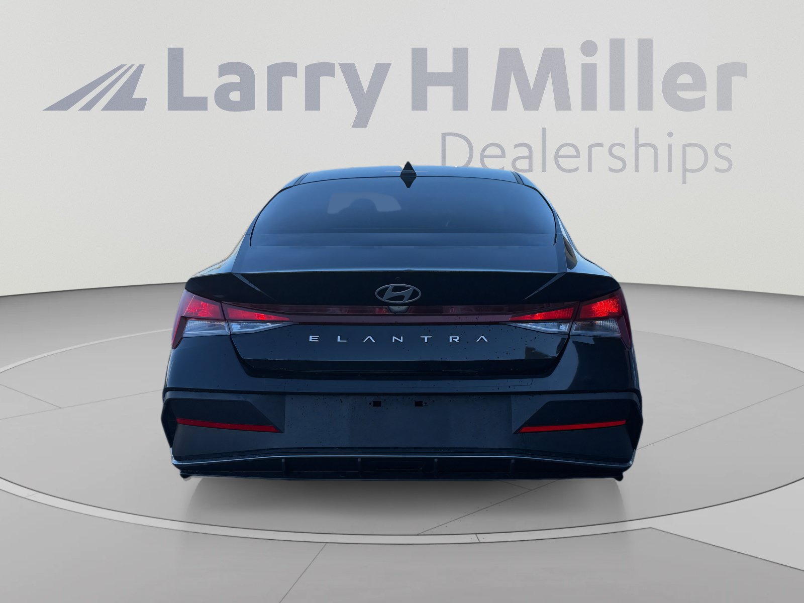 Used 2024 Hyundai Elantra SE FWD image 4