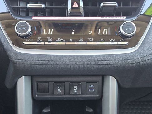 Used 2024 Toyota Corolla Cross XLE w/ Convenience Package image 21