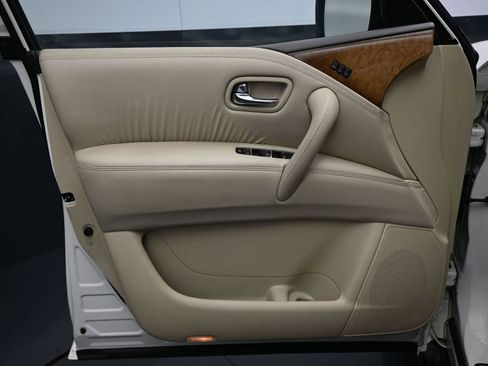 Used 2014 INFINITI QX80 4WD w/ Theater Package image 10