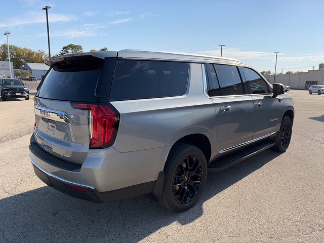 Used 2024 GMC Yukon XL SLT w/ SLT Premium Package AWD/4WD image 5