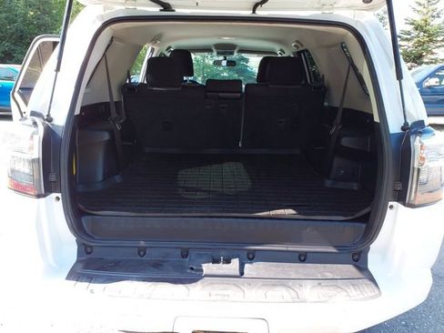 Used 2016 Toyota 4Runner SR5 AWD/4WD image 21