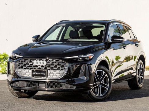 Certified 2025 Audi Q5 Premium Plus w/ Premium Plus image 1