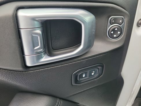 Used 2022 Jeep Wrangler Unlimited Sahara image 20