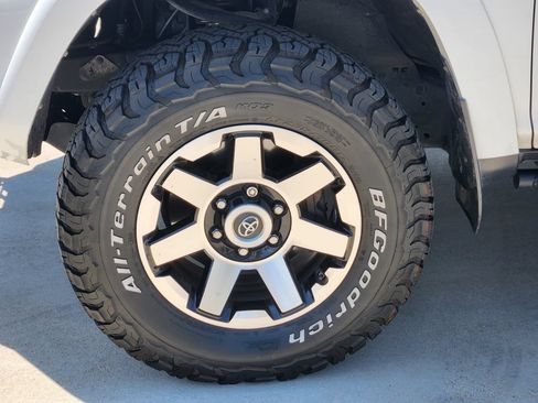 Used 2018 Toyota 4Runner TRD Off-Road AWD/4WD image 16