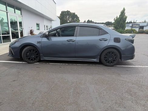 Used 2018 Toyota Corolla SE w/ SE Premium Package FWD image 4