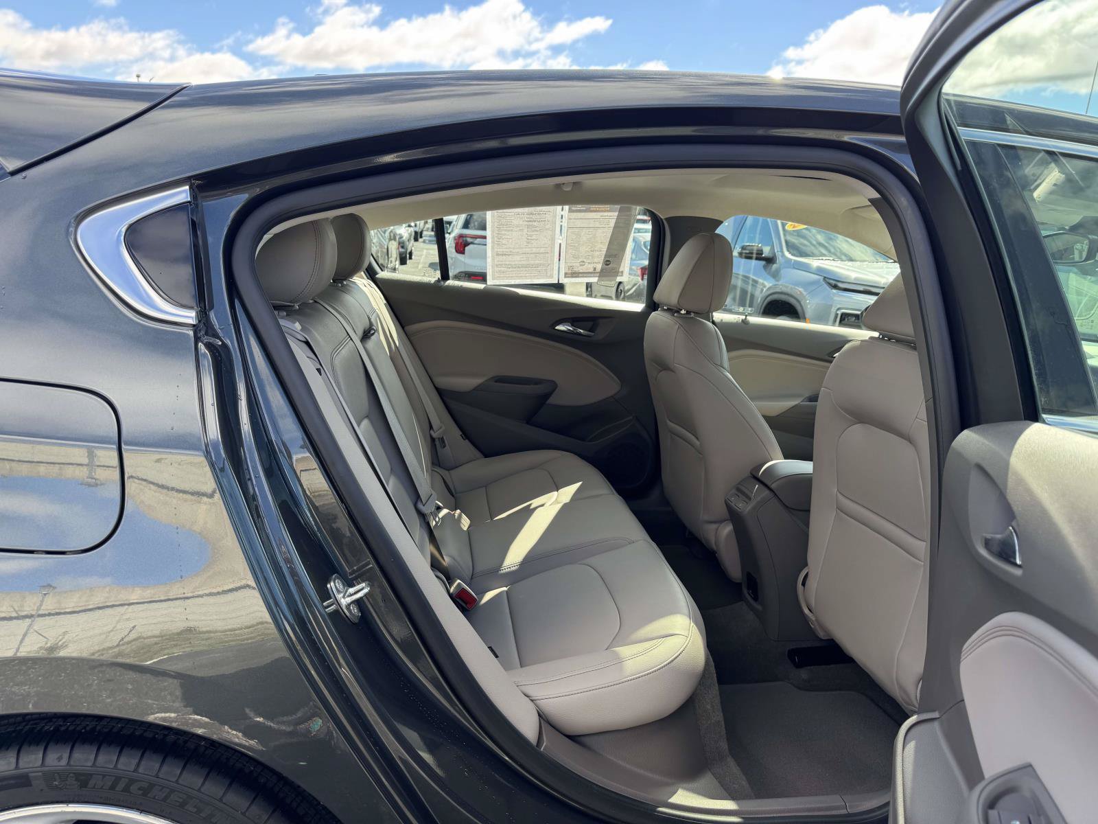 Used 2017 Chevrolet Cruze Premier FWD image 16