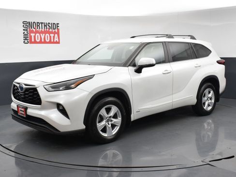 Used 2023 Toyota Highlander LE AWD/4WD image 8