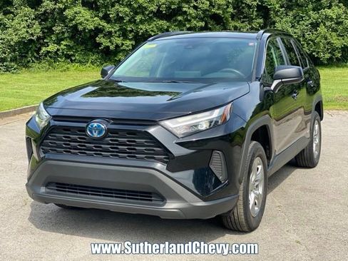 Used 2024 Toyota RAV4 LE AWD/4WD image 3