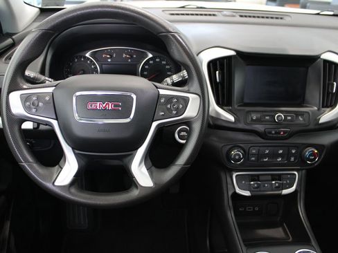 Used 2024 GMC Terrain SLE image 5