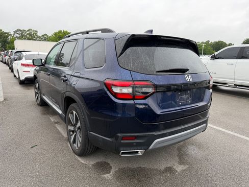 Used 2023 Honda Pilot Touring image 2