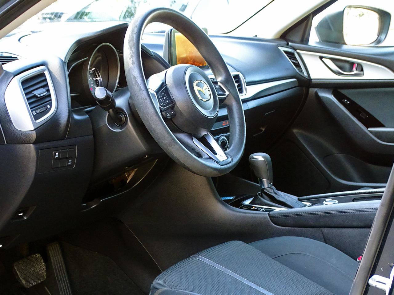 Used 2018 MAZDA MAZDA3 Sport w/ Preferred Equipment Package FWD image 16