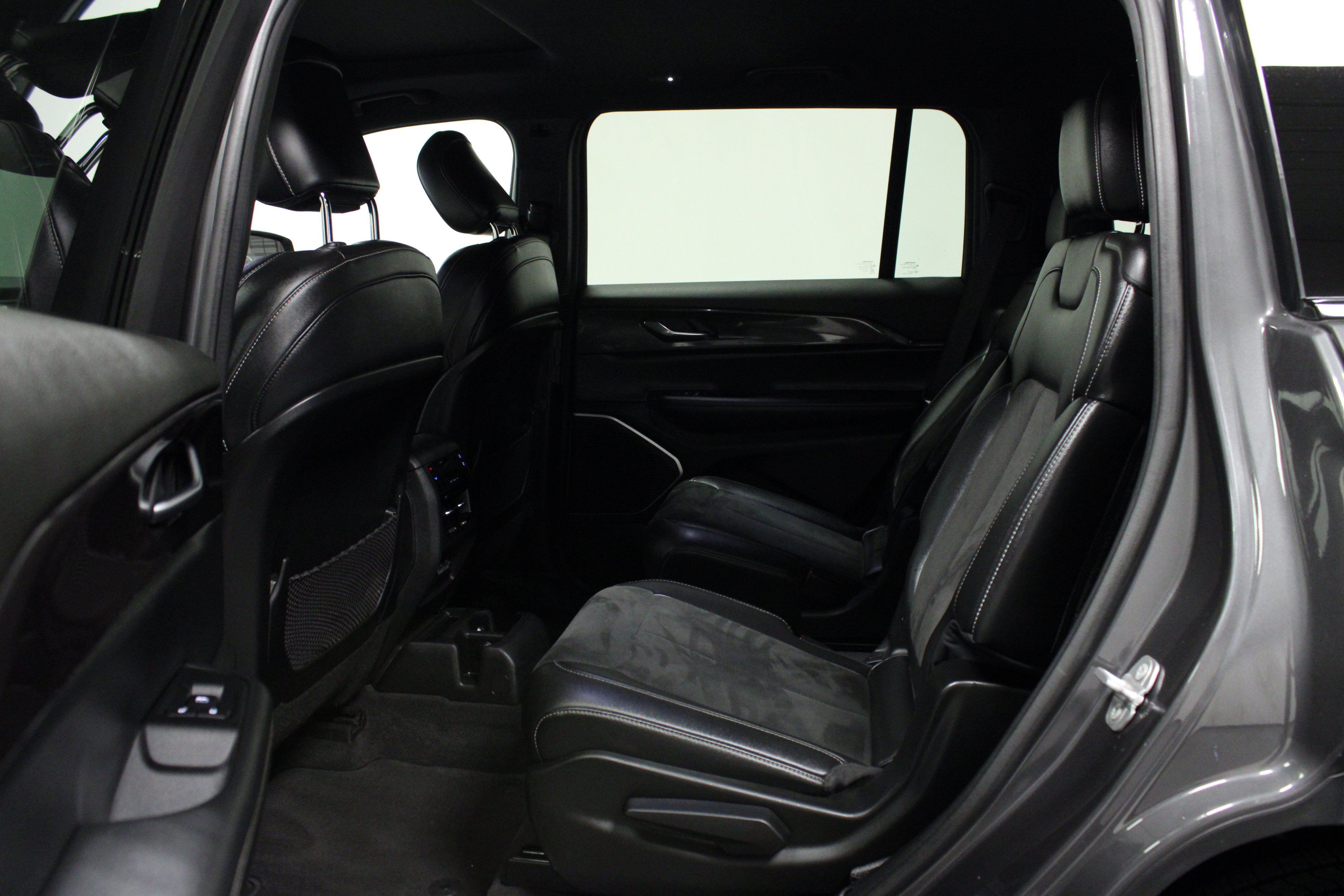 Used 2022 Jeep Grand Cherokee L Laredo AWD/4WD image 13
