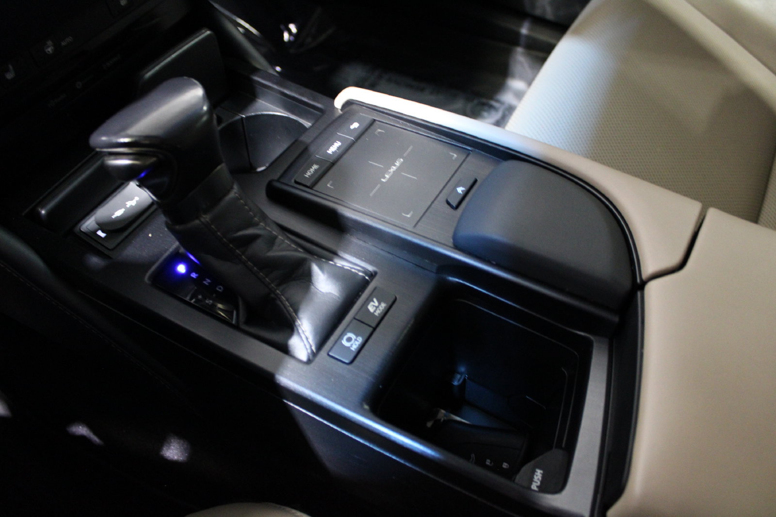 Used 2020 Lexus ES 300h w/ Premium Package FWD image 35