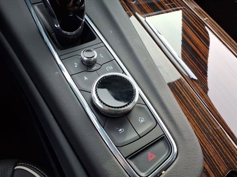 Used 2023 Cadillac Escalade Premium Luxury image 31