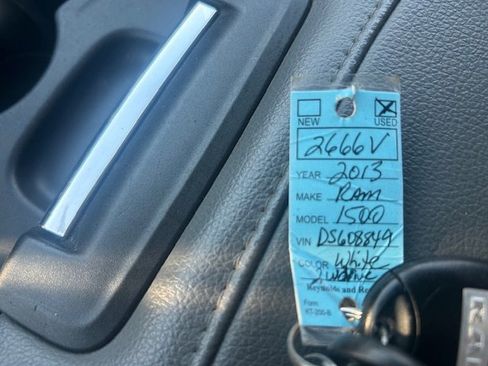 Used 2013 RAM 1500 Classic SLT w/ Premium Display Pkg image 17