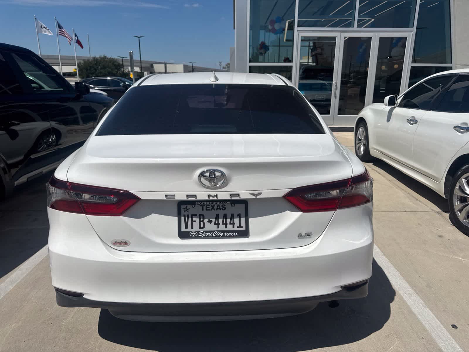 Used 2021 Toyota Camry LE FWD image 5