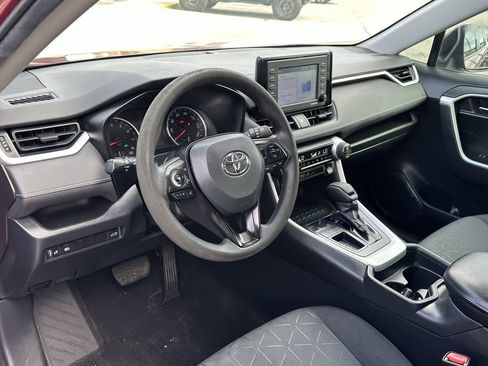Used 2020 Toyota RAV4 XLE w/ Convenience Package FWD image 19