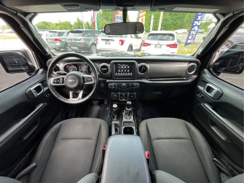 Used 2019 Jeep Wrangler Unlimited Sahara AWD/4WD image 29