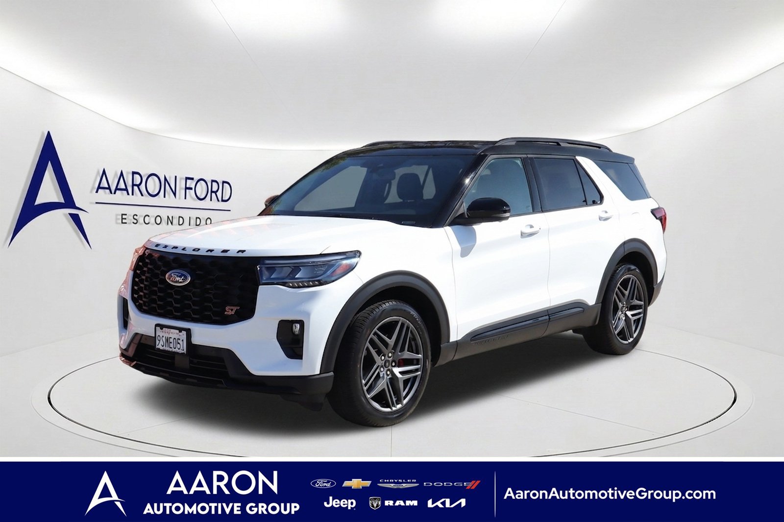 Used 2025 Ford Explorer ST RWD image 1