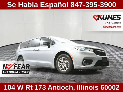 Used 2024 Chrysler Pacifica Touring-L image 25