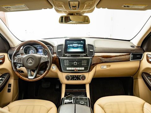 Used 2017 Mercedes-Benz GLS 450 4MATIC image 4