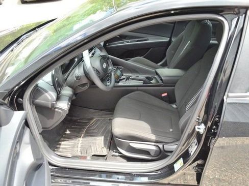 Used 2025 Hyundai Elantra Sport FWD image 17