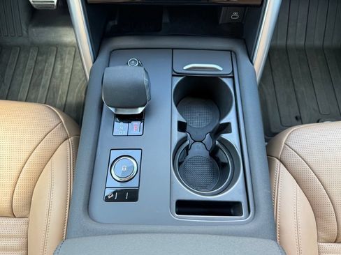Certified 2025 Land Rover Discovery Dynamic SE AWD/4WD image 20