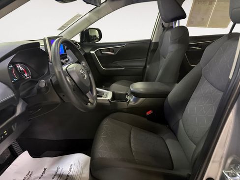 Used 2025 Toyota RAV4 XLE FWD image 15