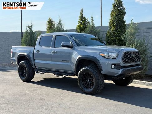 Used 2020 Toyota Tacoma TRD Off-Road w/ Technology Package AWD/4WD image 10
