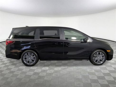 New 2026 Honda Odyssey Touring image 7