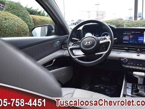 Used 2025 Hyundai Elantra Limited FWD image 28