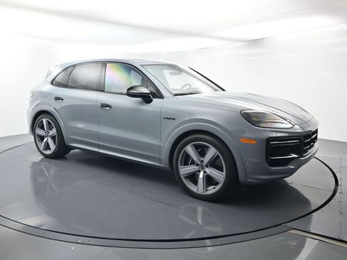 Used 2025 Porsche Cayenne Turbo image 17