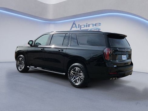 Used 2025 Chevrolet Suburban Z71 image 3