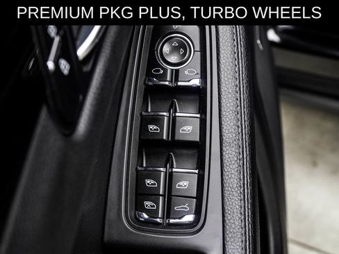 Used 2022 Porsche Macan AWD/4WD image 45