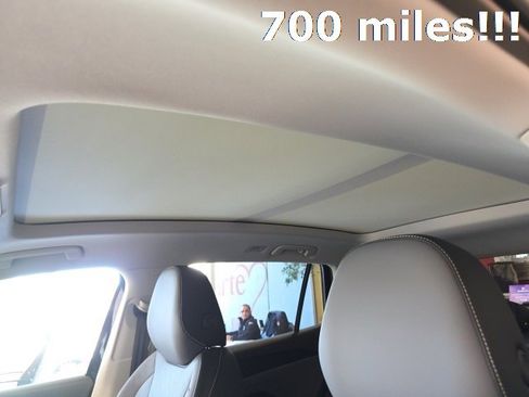 Certified 2025 Volkswagen Tiguan SE image 23