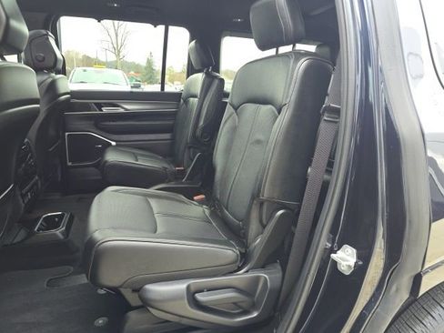 Certified 2025 Jeep Wagoneer Series II w/ Convenience Group I AWD/4WD image 30