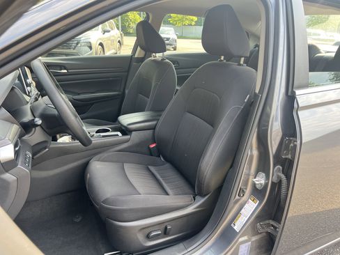 Used 2024 Nissan Altima 2.5 SV image 16