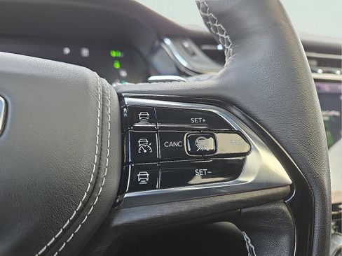 Used 2023 Jeep Grand Cherokee Overland w/ Advanced Protech Group III image 18