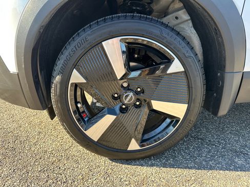 Used 2025 Nissan Kicks SR image 11