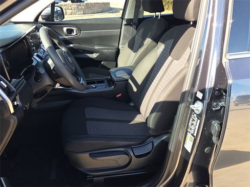 Used 2021 Kia Sorento LX image 18