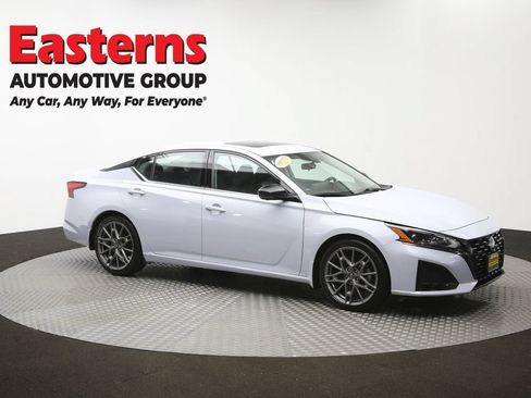 Used 2023 Nissan Altima 2.0 SR FWD image 49