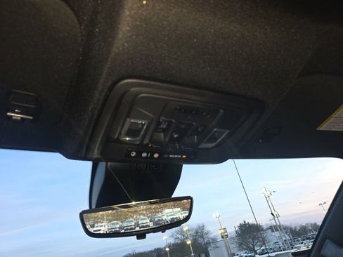 Used 2023 Chevrolet Silverado 1500 ZR2 w/ Technology Package image 32