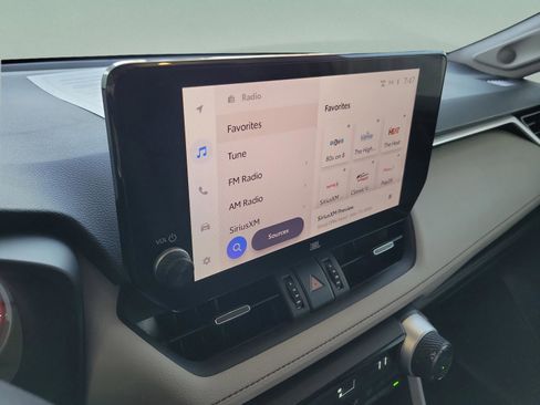 Used 2023 Toyota RAV4 XLE Premium image 15