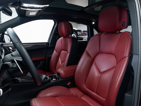 Used 2023 Porsche Macan S image 18