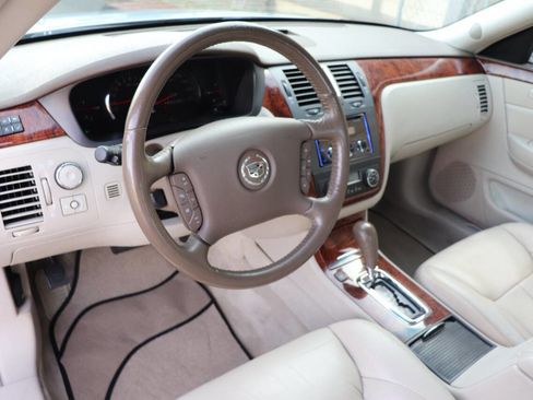 Used 2006 Cadillac DTS Luxury II w/ Sun And Sound Package image 16