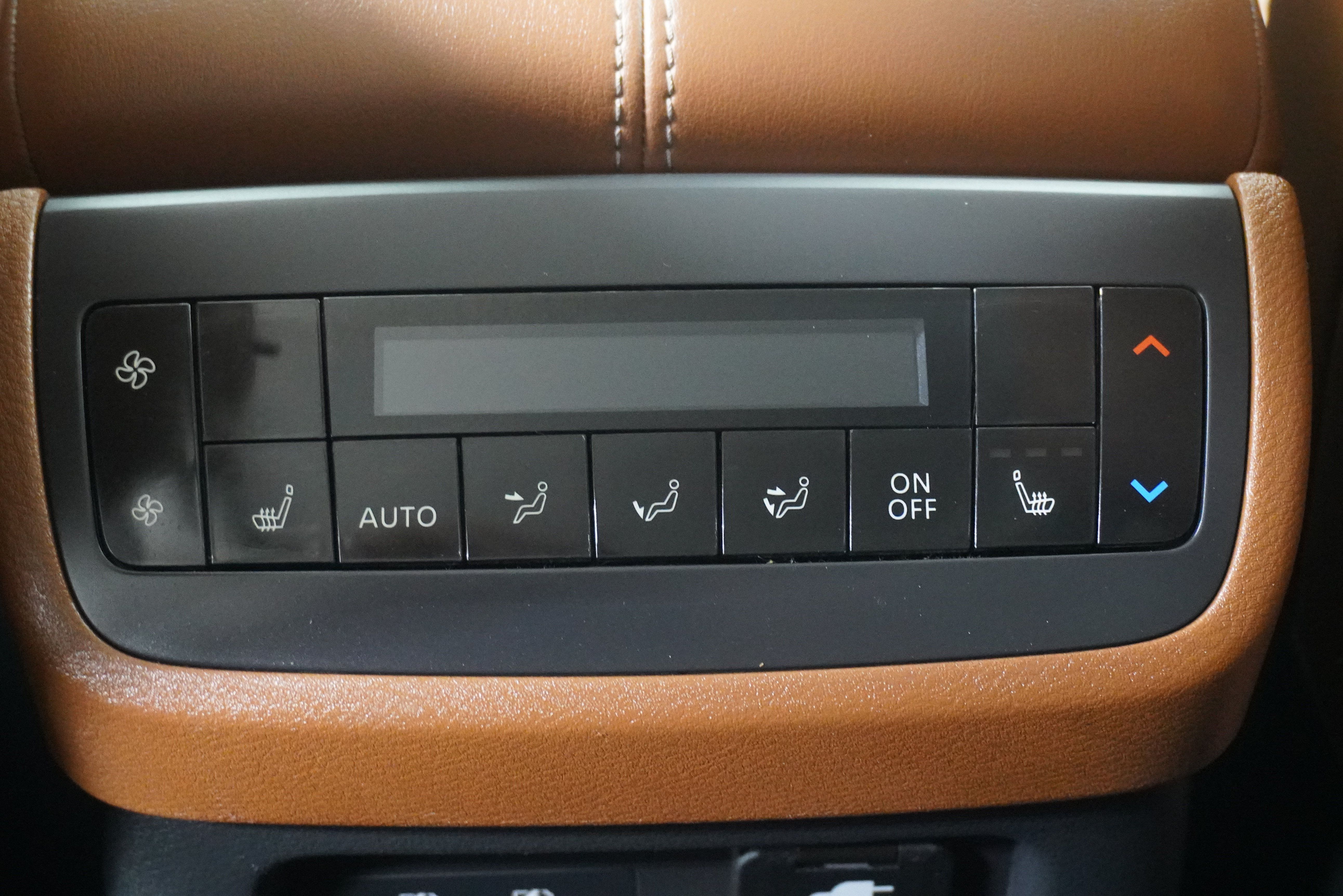 Used 2023 Nissan Pathfinder Platinum FWD image 15