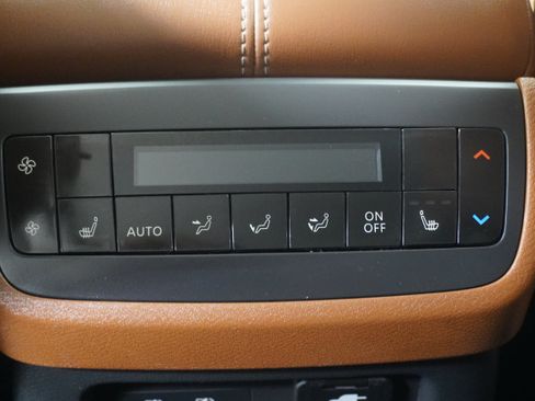 Used 2023 Nissan Pathfinder Platinum FWD image 15